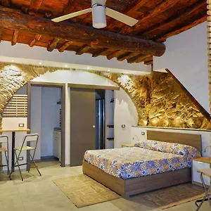 Albarola Apartment